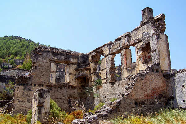 Руины домов в Кайякой