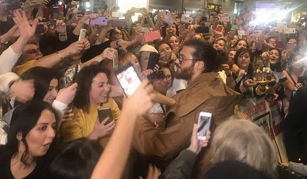 25 ноября 2019 Джан Яман прибыл в аэропорт Мадрида
