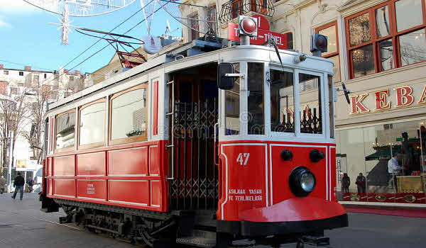 Старый трамвай в Стамбуле в Таксим 